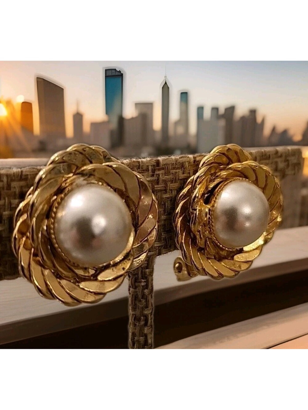 Vintage Gold Tone Pearl Clip-On Swirl Earrings Beautiful See Pictures K29